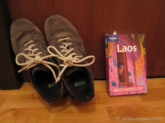 Laos_shoes_resized.jpg, juin 2011 Laos_shoes_resized.jpg